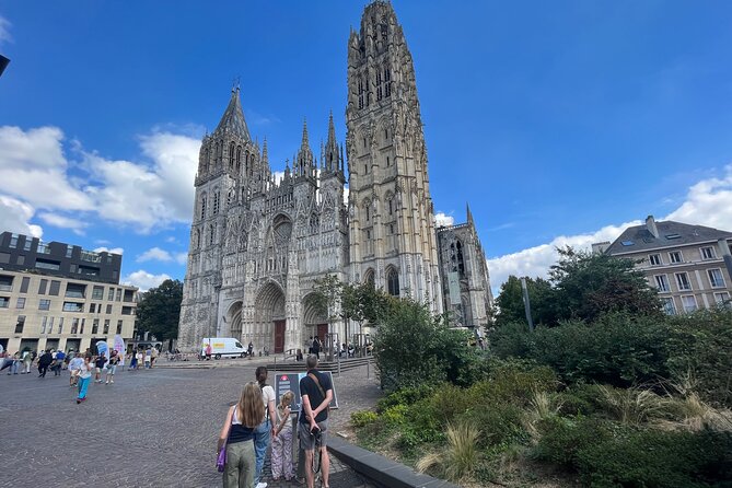 e-Scavenger hunt Rouen: Explore the city at your own pace - Saint-Maclou and the old craft streets