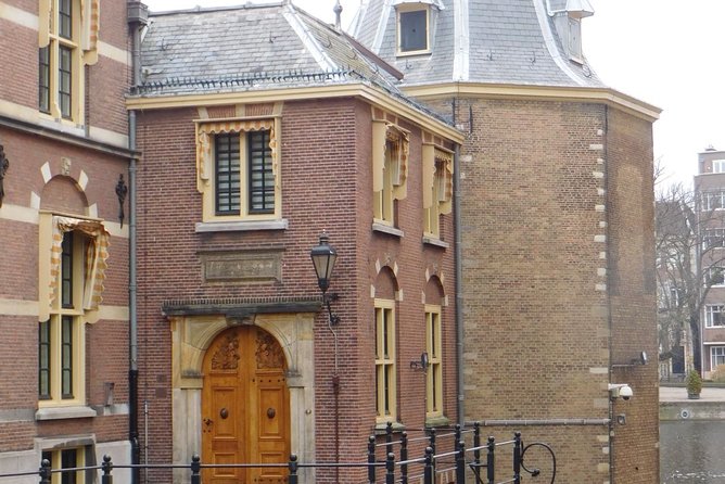 e-Scavenger hunt The Hague: Explore the city at your own pace - What can go wrong, and how to handle it