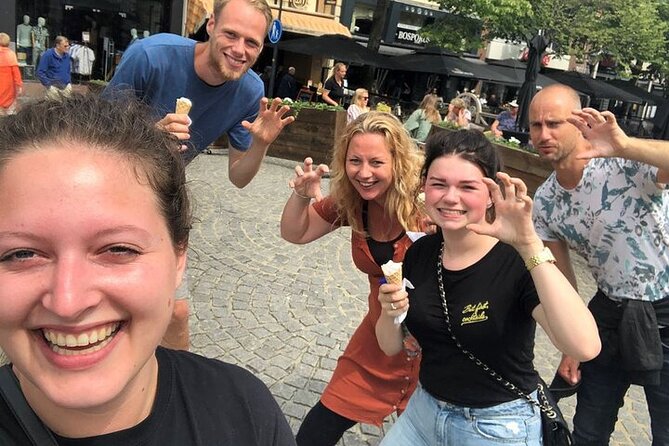 e-Scavenger hunt Volendam: Explore the city at your own pace - Saint Vincent Church and a quieter pause