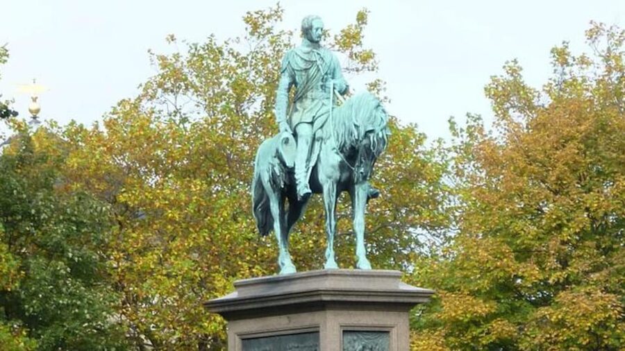 Edinburgh New Town: City Walking Tour & Exploration Game - How Much History Will You Get?