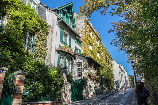 Escape game in Montmartre - Photos, a gift, and the human touch
