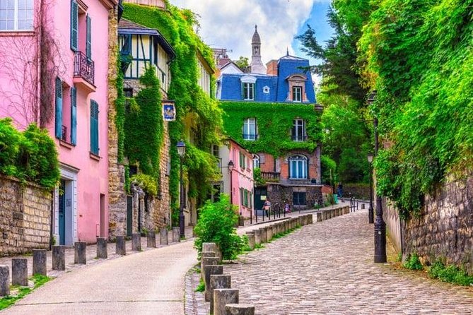 Escape game in Montmartre - Starting above the funicular and meeting your host