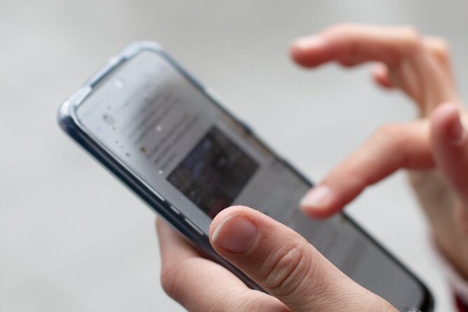 Escape Game in the streets of Chamonix - The phone setup deserves attention