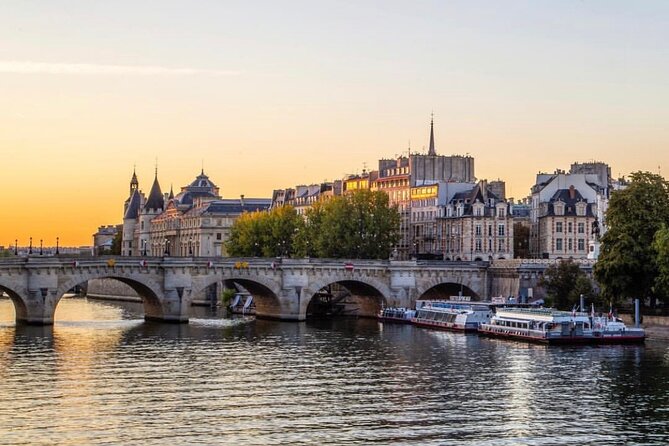 Escape game on the Île de la Cité - Notre-Dame gives the route its center
