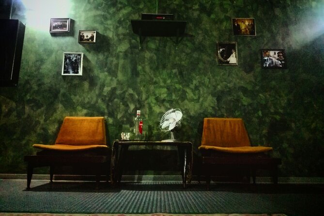 Escape Room in Guadalajara: Save the World in a Bunker - Why a group of two to five works well