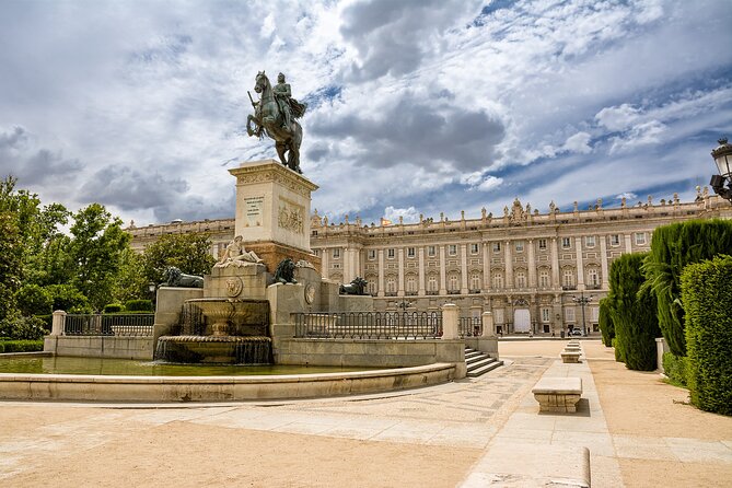 Escape the Inquisition in Madrid Exploration Game - Plaza de la Cruz Verde and Restaurante La Muralla