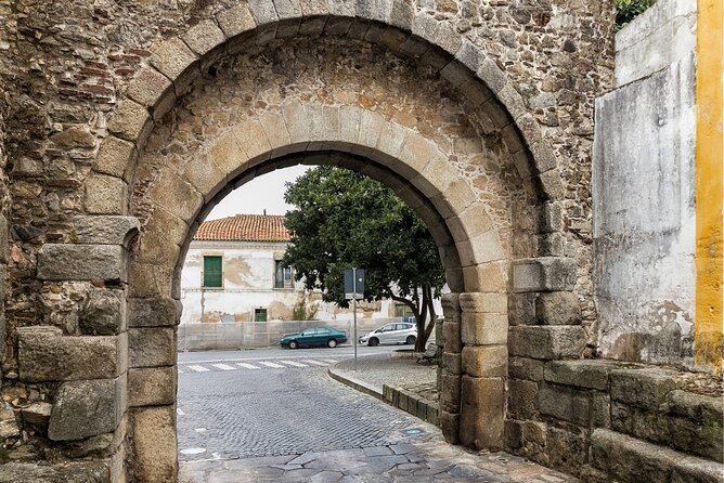 Évora Scavenger Hunt and Sights Self-Guided Tour - Why the Flexible Timing Matters