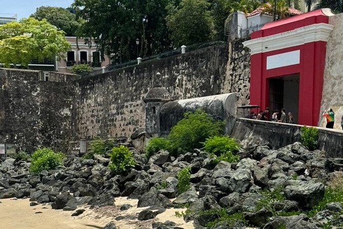 Explore San Juan while Solving a Murder Mystery - La Casita de Rones and the waterfront break point