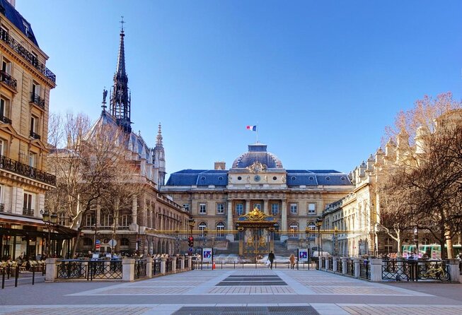 Family escape Game with kids and teens on the Île de la Cité - Notre Dame as a child-friendly clue