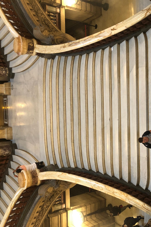 Family-friendly treasure hunt at Opera Garnier - How the private format affects the experience