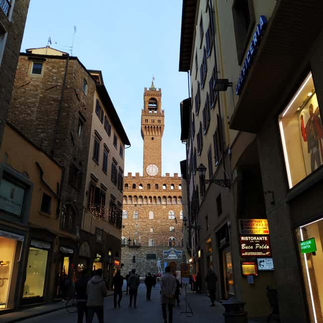 Florence: Kids Treasure Hunt in Florence Downtown - What the private guide adds