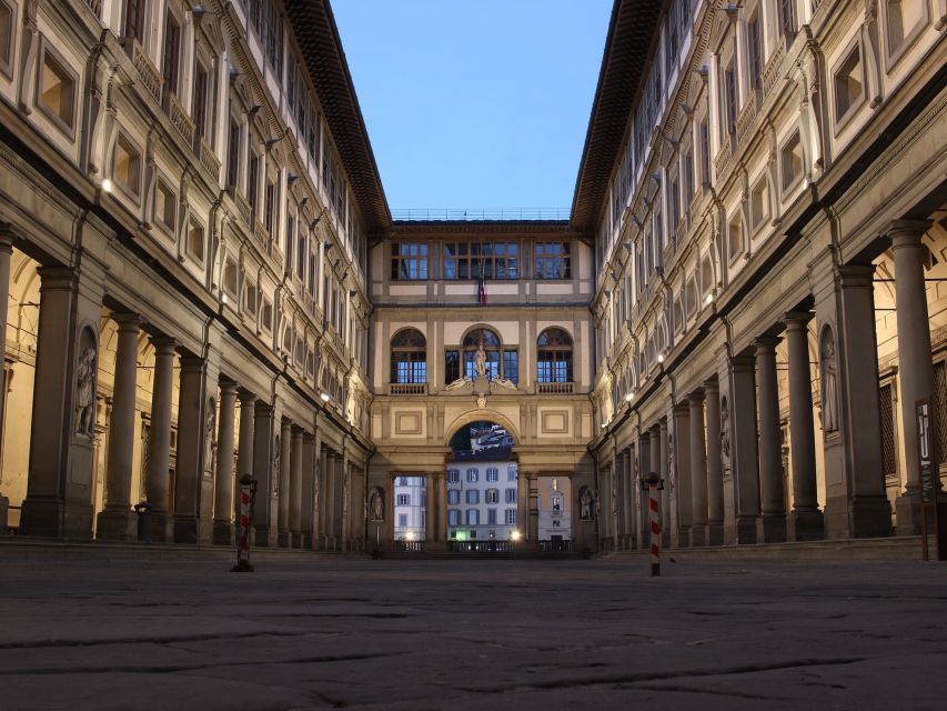Florence: Uffizi Gallery Private Treasure Hunt for Families - Piazza della Signoria and the Loggia dei Lanzi