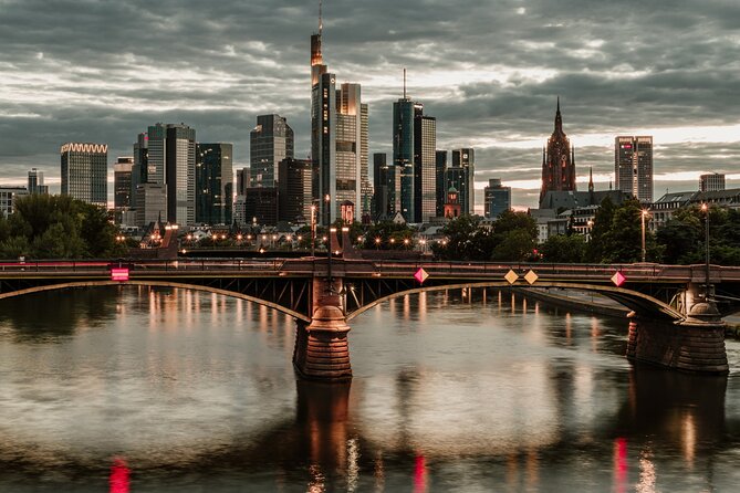 Frankfurt Scavenger Hunt and Highlights Self Guided Audio Tour - Römerberg and the city’s postcard center