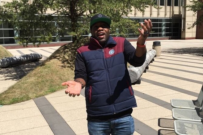 Fun City Scavenger Hunt in Raleigh by Wacky Walks - Starting at the North Carolina State Capitol