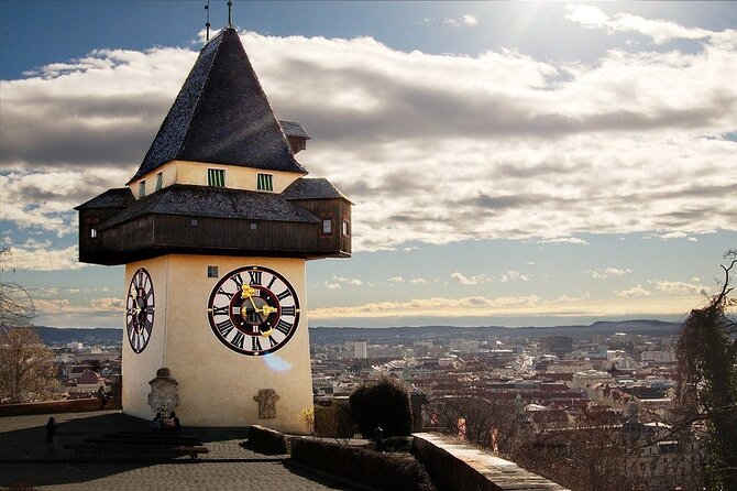 Fun & mobile scavenger hunt through Graz - From the Murinsel to the Rathaus