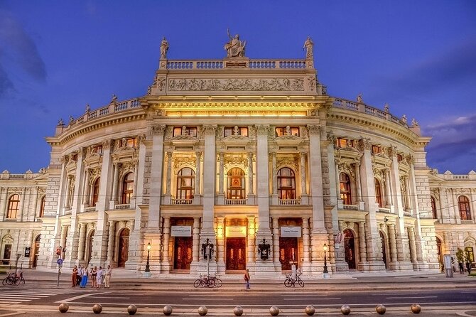 Fun & mobile scavenger hunt through Vienna - Albertina: an art museum with a famous Vienna view