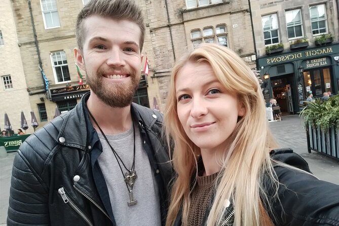 Ghosts of Edinburgh: Bloody Past Exploration Game and Tour - Starting on The Mound
