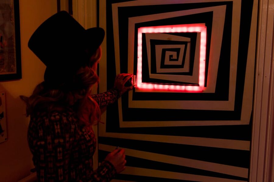 Glasgow: Escape Room The Magicians Heist - The story behind Gizmo the Great
