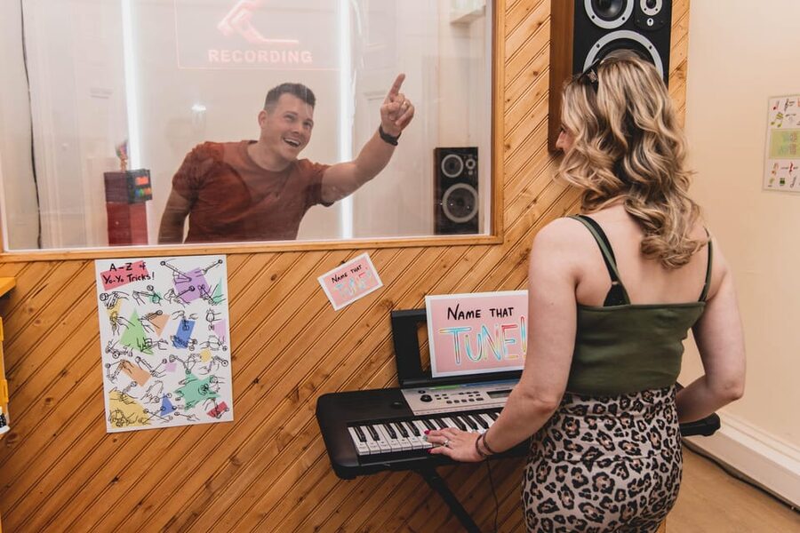 Glasgow: Stuck in the 90s... A Nostalgic Musical Escape Room - What the 75-minute session feels like