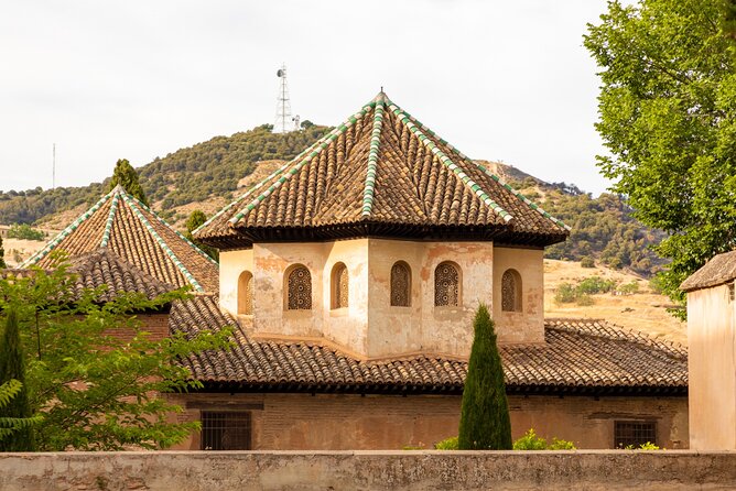 Granada (Alhambra) Scavenger Hunt and Sights Self-Guided Tour - The Gate of Justice and the story in the stone