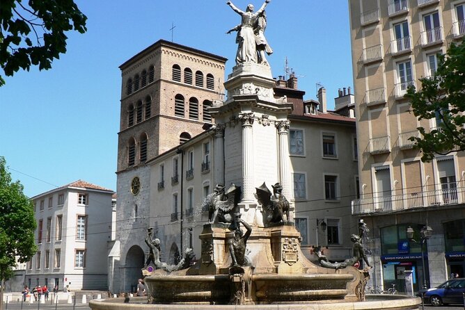 Grenoble Scavenger Hunt and Sights Self-Guided Tour - Why the flexible timing matters
