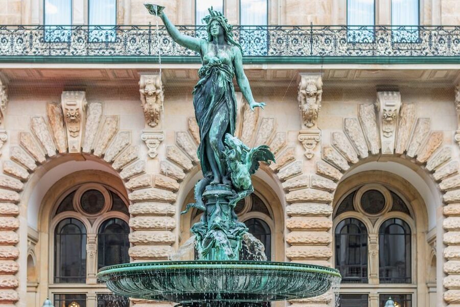 Hamburg City: Scavenger Hunt Self-Guided Tour - What the 16 envelopes add to the day
