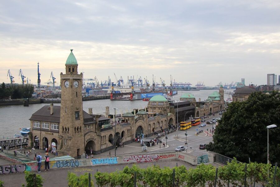 Hamburg Landungsbrücken: Outdoor Escape Game - Joining Another Group and Playing Head to Head