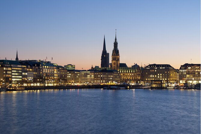 Hamburg Scavenger Hunt and Highlights Self Guided Audio Tour - Hamburg Town Hall is the best place to get your bearings
