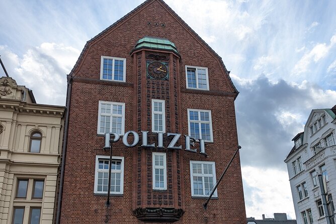 Hamburg Scavenger Hunt and Sights Self-Guided Tour - Questions, points, and photo challenges