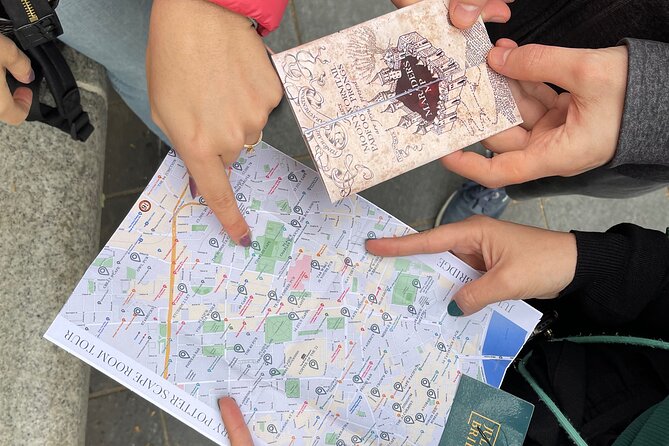 Harry Potter City Escape Tour in London - Piccadilly Circus and the Big-City Setting