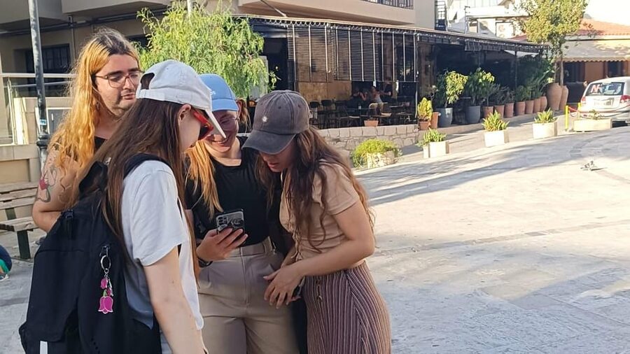 Heraklion: Family Zorba Treasure Hunt with Food Stop - Key points at a glance