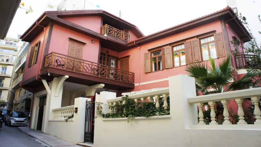 Heraklion: Family Zorba Treasure Hunt with Food Stop - Who will enjoy this Heraklion activity most?
