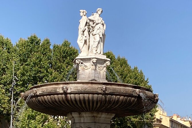 Historical visit/Treasure Hunt of Aix en Provence - Pausing at the Fontaine des Quatre-Dauphins