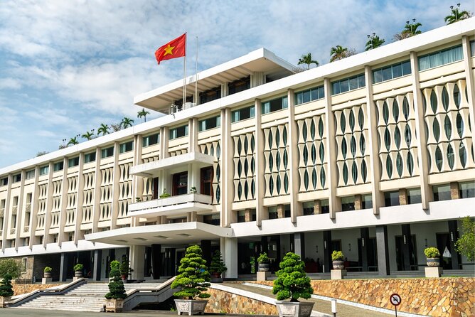 Ho Chi Minh Scavenger Hunt and Sights Self-Guided Tour - Saigon Opera House: architecture and photo tasks