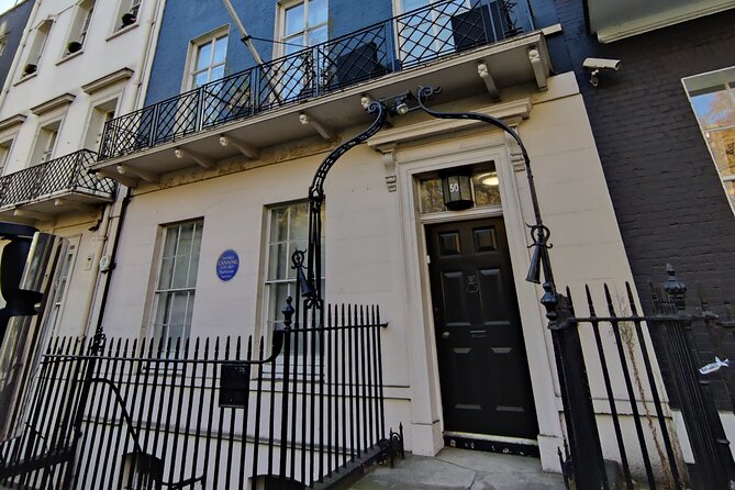 Immersive London Treasure Hunt Adventure - Outdoor Escape Room - App play, help, and the risk of getting lost
