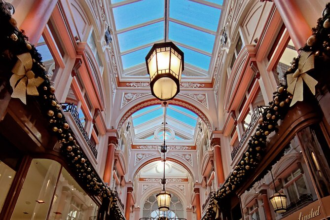 Immersive London Treasure Hunt Adventure - Outdoor Escape Room - From passages to arcades and old London corners