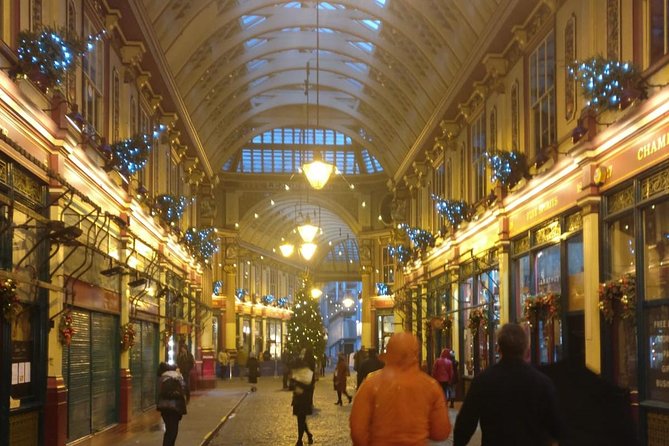Immersive Treasure Hunt Adventure - City of London's Secrets - Crossing a Victorian market
