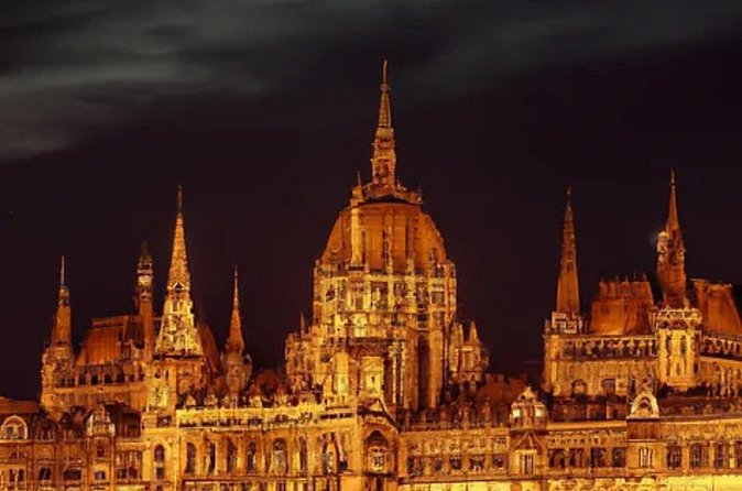 Interactive Mystery Hunt by The Parliament in Budapest - English instructions and group suitability