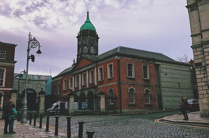 Interactive Treasure Hunt of Dublin's Secrets - Who Will Enjoy This Dublin Treasure Hunt?