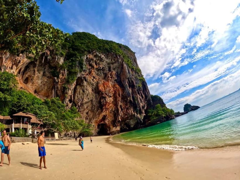 Krabi: Twilight Treasure Hunt – 7 Island Speedboat Adventure - Sunset dinner on Poda Island