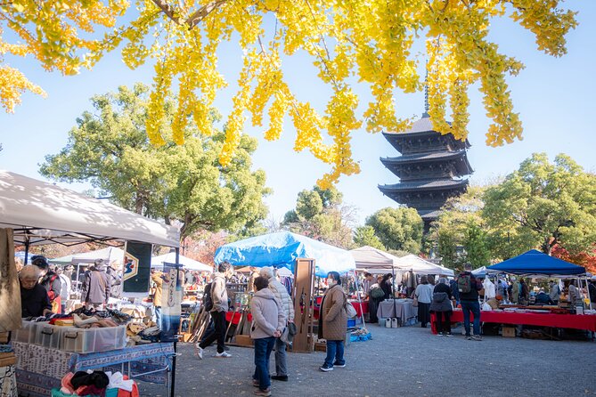 Kyoto Flea Market Cultural Exchange with English Learners - Entering Kobo-ichi and Kotto-ichi