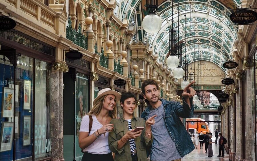 Leeds: City Walking Tour & Exploration Game - Leeds Art Gallery is your starting line
