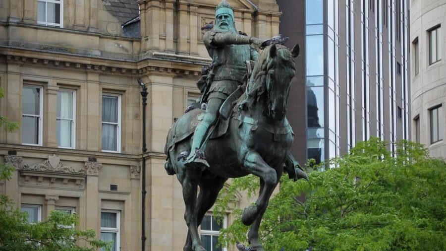 Leeds: City Walking Tour & Exploration Game - The app changes how you see Leeds