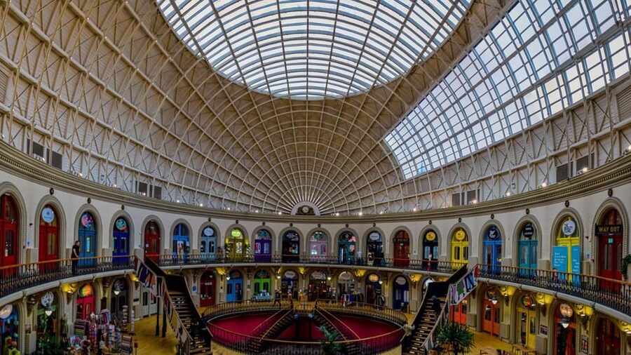 Leeds: City Walking Tour & Exploration Game - Private play works well for mixed groups