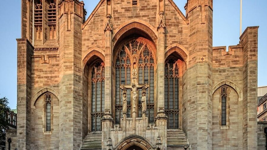 Leeds: City Walking Tour & Exploration Game - Who will enjoy the Leeds City Quest