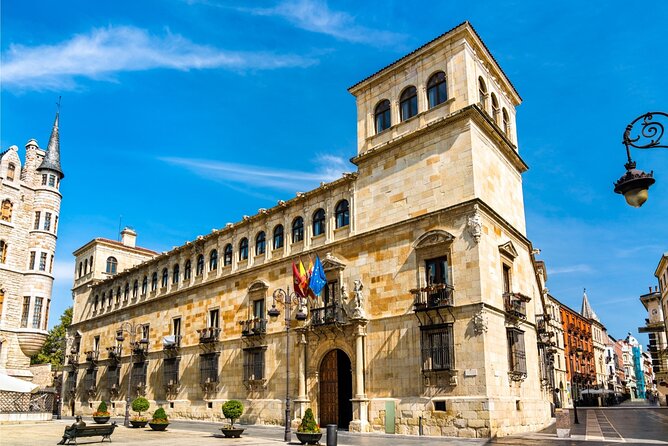 León Scavenger Hunt and Sights Self-Guided Tour - A private format that works well for couples and families