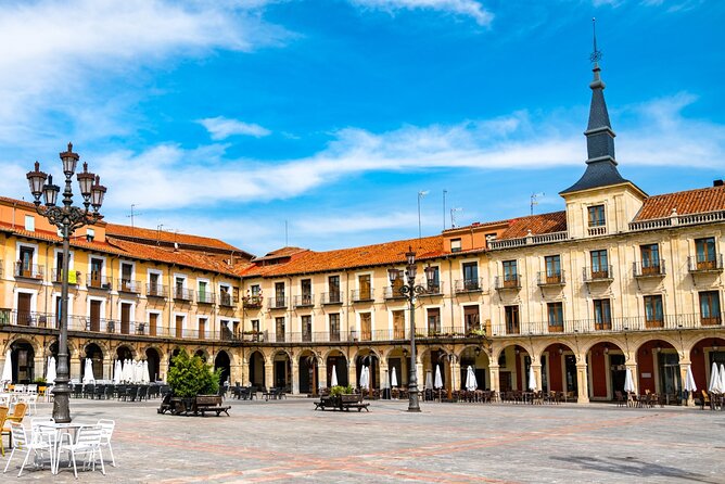 León Scavenger Hunt and Sights Self-Guided Tour - Timing, booking, and cancellation details