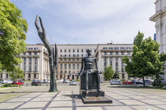 Life in Communist Bucharest: Self-Guided Puzzle Quest - Art and royal power at the National Art Museum