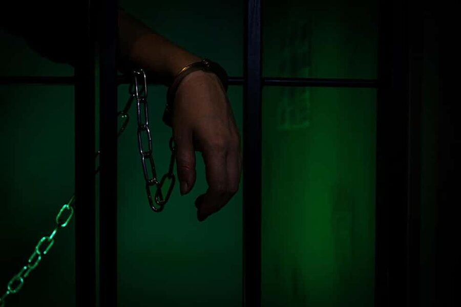 Lisboa: AXN Prison Robbery Escape Room - English or Portuguese, with help close at hand