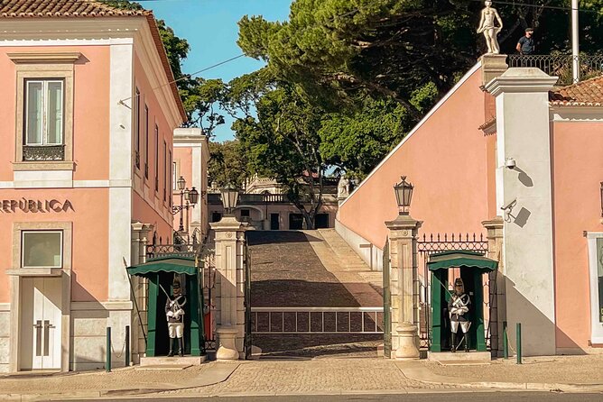 Lisbon (Belém) Scavenger Hunt and Sights Self-Guided Tour - Jerónimos Monastery: questions add purpose to the visit